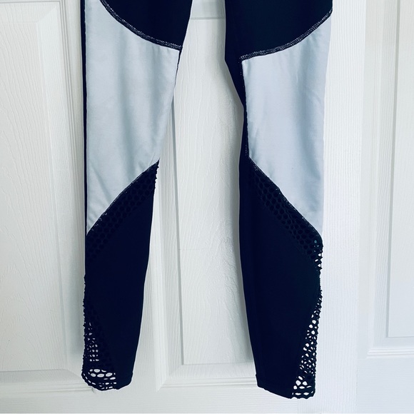 Fabletics  Powerhold fishnet clover leggings black size S - Picture 8 of 9